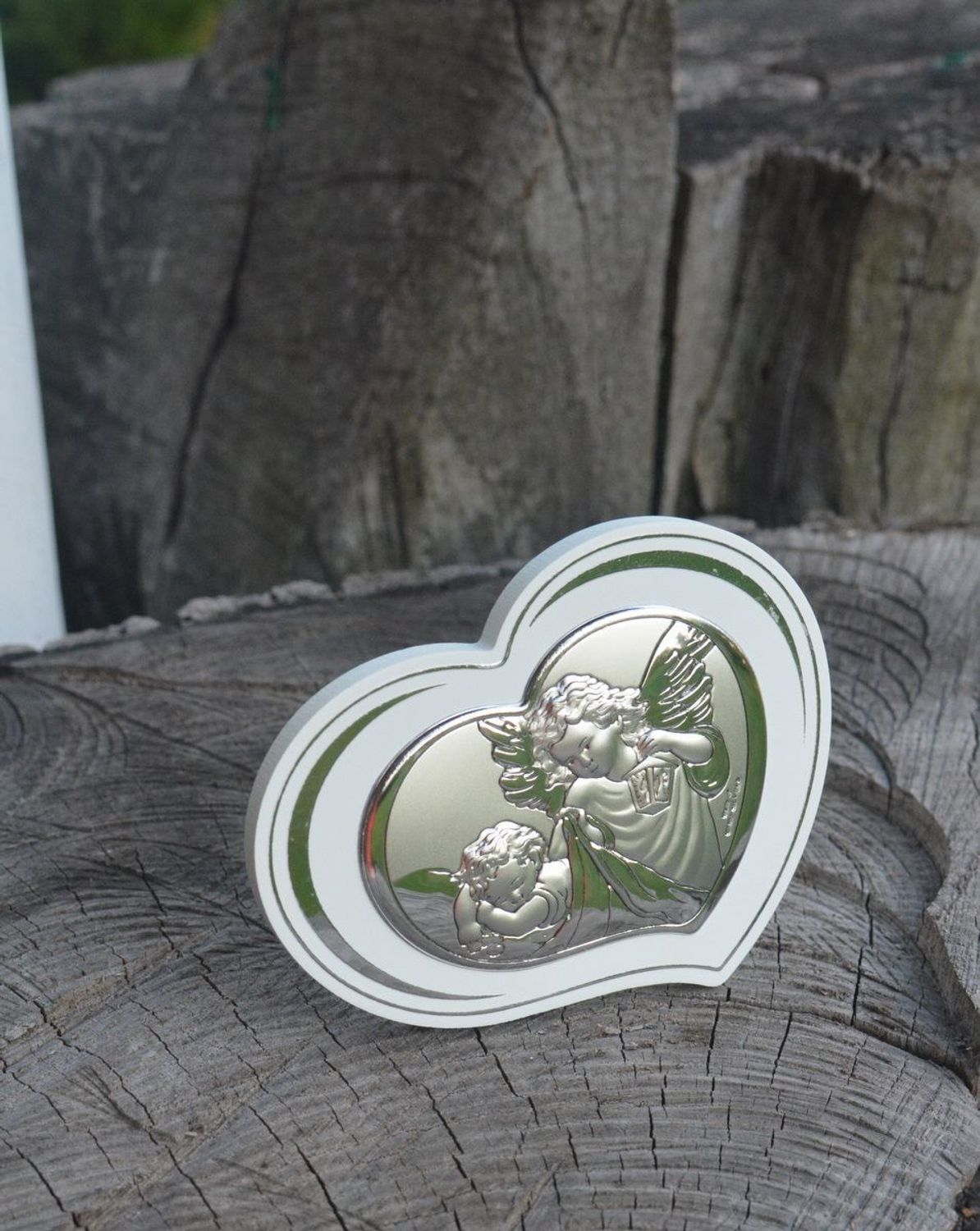 Srebrny obrazek na Chrzest Święty Aniołek z latarenką w białej oprawie serca (1).JPG