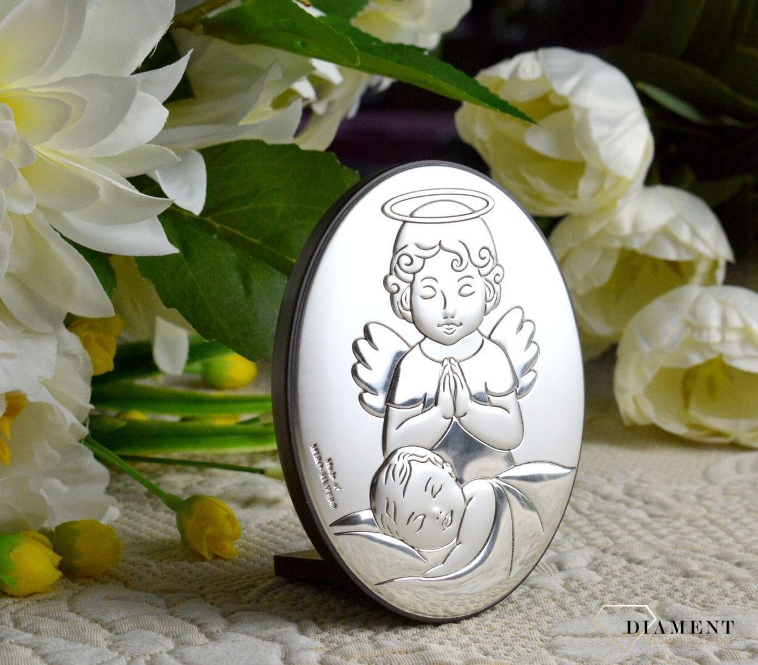 Obrazek srebrny z Aniołem Stróżem to piękna ozdoba dziecięcego pokoju. Pamiątka jest symbolicznym przedstawieniem opieki roztoczonej nad malcem przez Bożą Opatrzność..jpg