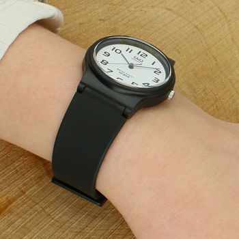 Zegarek dziecięcy Q&Q VP46-005 czarny – kwarcowy, 100 m, lekki (3).jpg