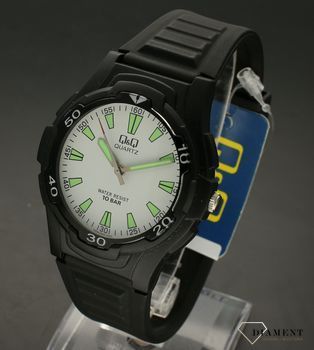 Zegarek dla dziecka QQ z indeksami VP84-004. Zegarek dla dziecka z czarnym silikonowym paskiem, z wyraźną białą tarczą z zielonymi indeksami.  (3).jpg