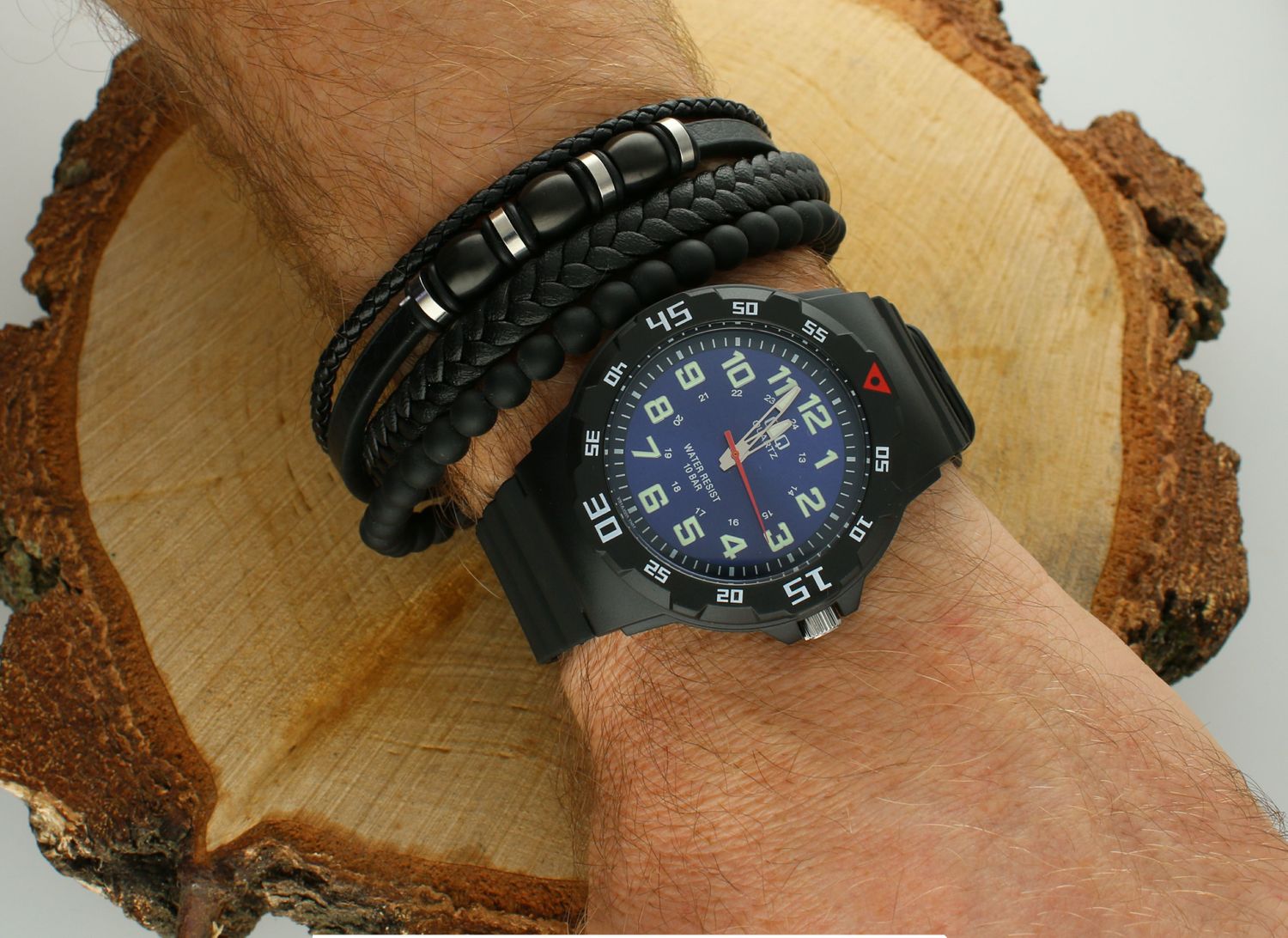 Zegarek męski sportowy QQ na silikonowym pasku VR18-005. Męski zegarek na pasku. Zegarek męski w czarnym kolorze. Zegarek męski sportowy na prezent..jpg