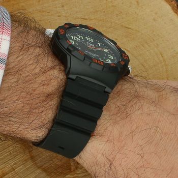 Q&Q VR18-008 – zegarek młodzieżowy 100M, czarny, kwarcowy Miyota (2).jpg