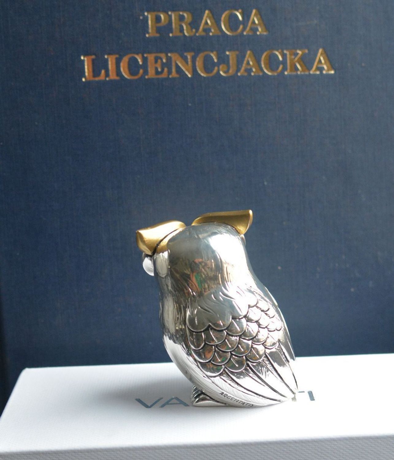 Figurka Sowa na szczęście 7,5 cm VR18140. Figurka sowy to idealny prezent na wszelkie okazje, zaręczyny, złote gody, obchody, lecie, urodziny, rocznice oraz dekorację..jpg