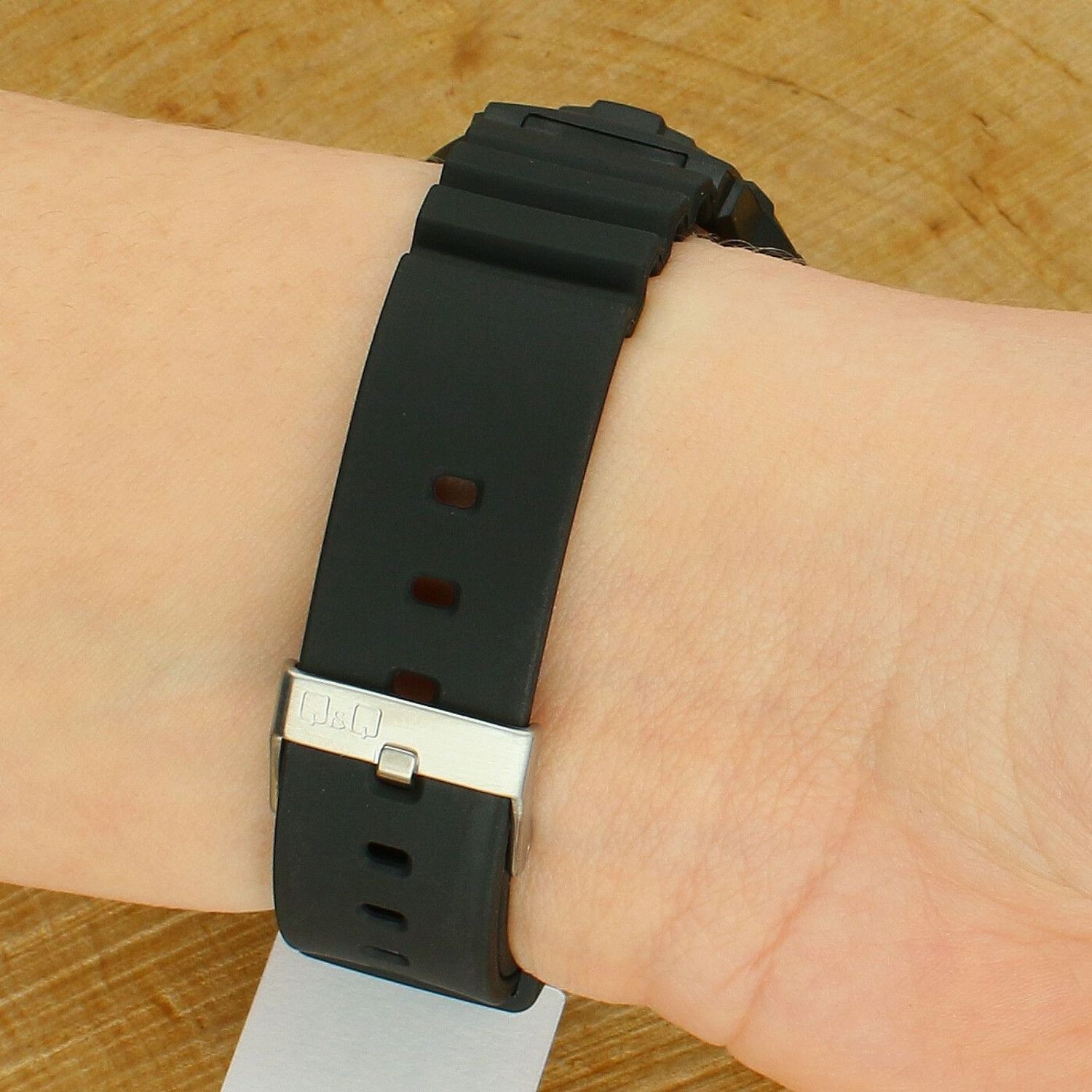 Zegarek dziecięcy Q&Q VR19-003 kwarcowy 10ATM biały.jpg