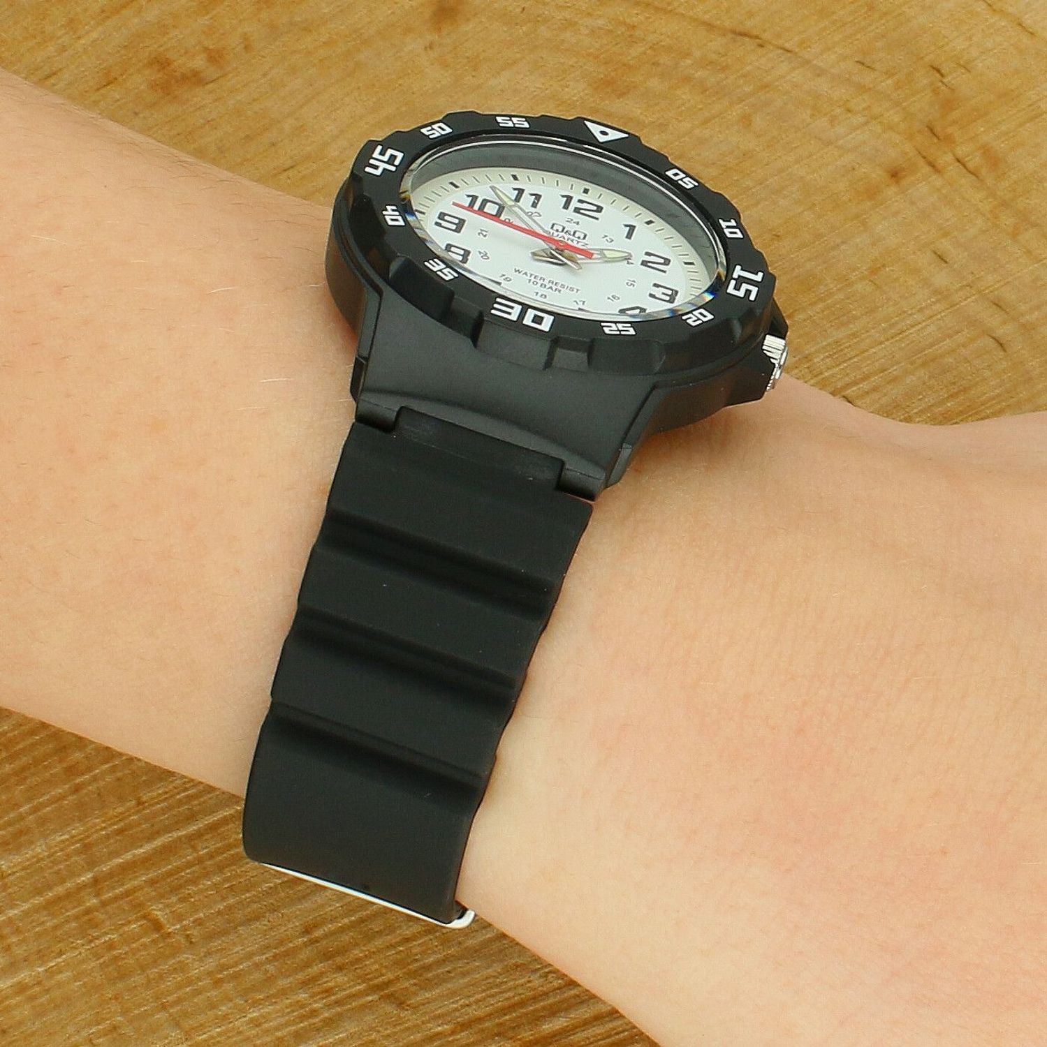 Zegarek dziecięcy Q&Q VR19-003 kwarcowy 10ATM biały.jpg