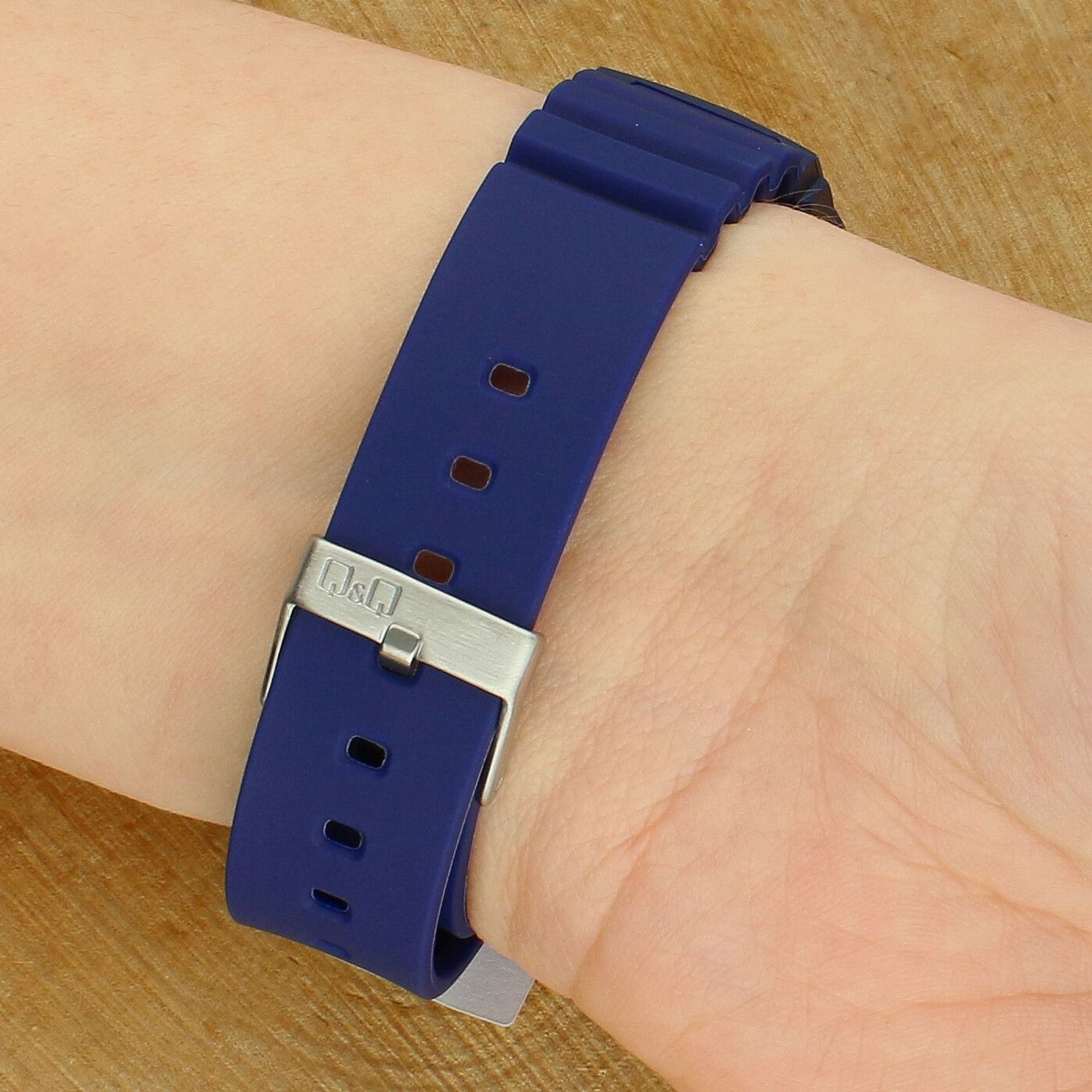 Zegarek dziecięcy Q&Q VR19-018 – granatowa tarcza, wodoodporny 10 BAR.jpg