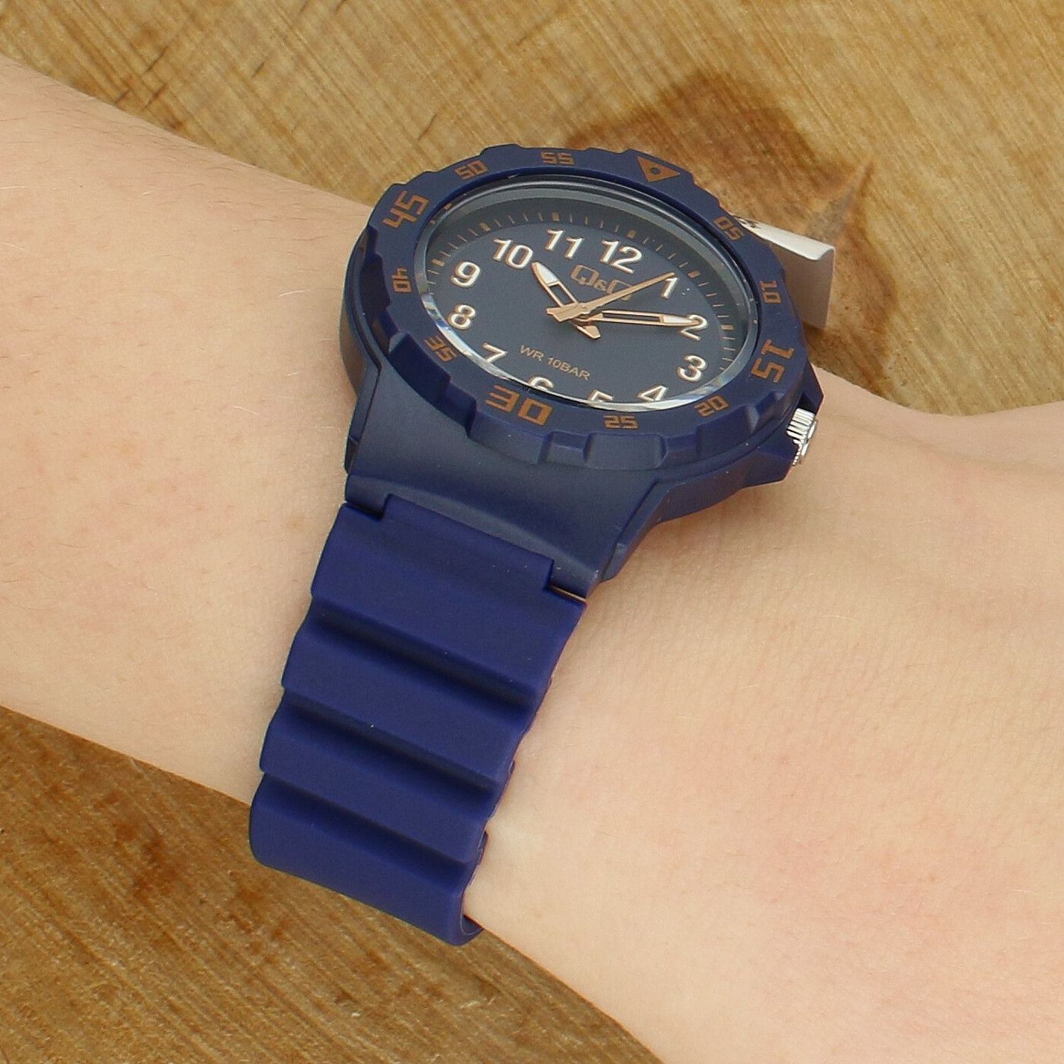 Zegarek dziecięcy Q&Q VR19-018 – granatowa tarcza, wodoodporny 10 BAR.jpg