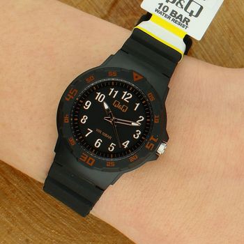 Zegarek Q&Q VR19-019 dla dzieci – kwarcowy, wodoodporny 10ATM, czarny (2).jpg