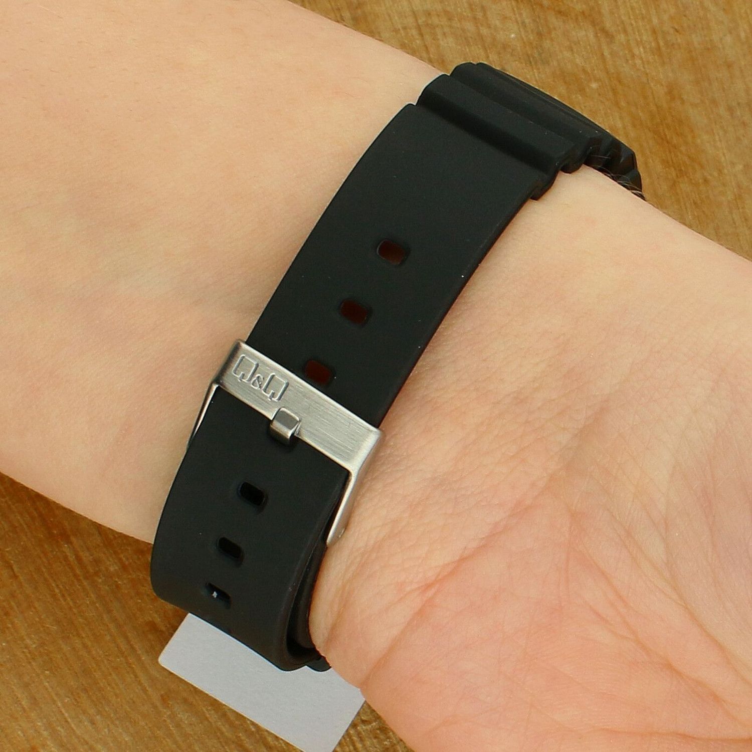 Zegarek dziecięcy Q&Q VR19-019 kwarcowy 10ATM czarny.jpg