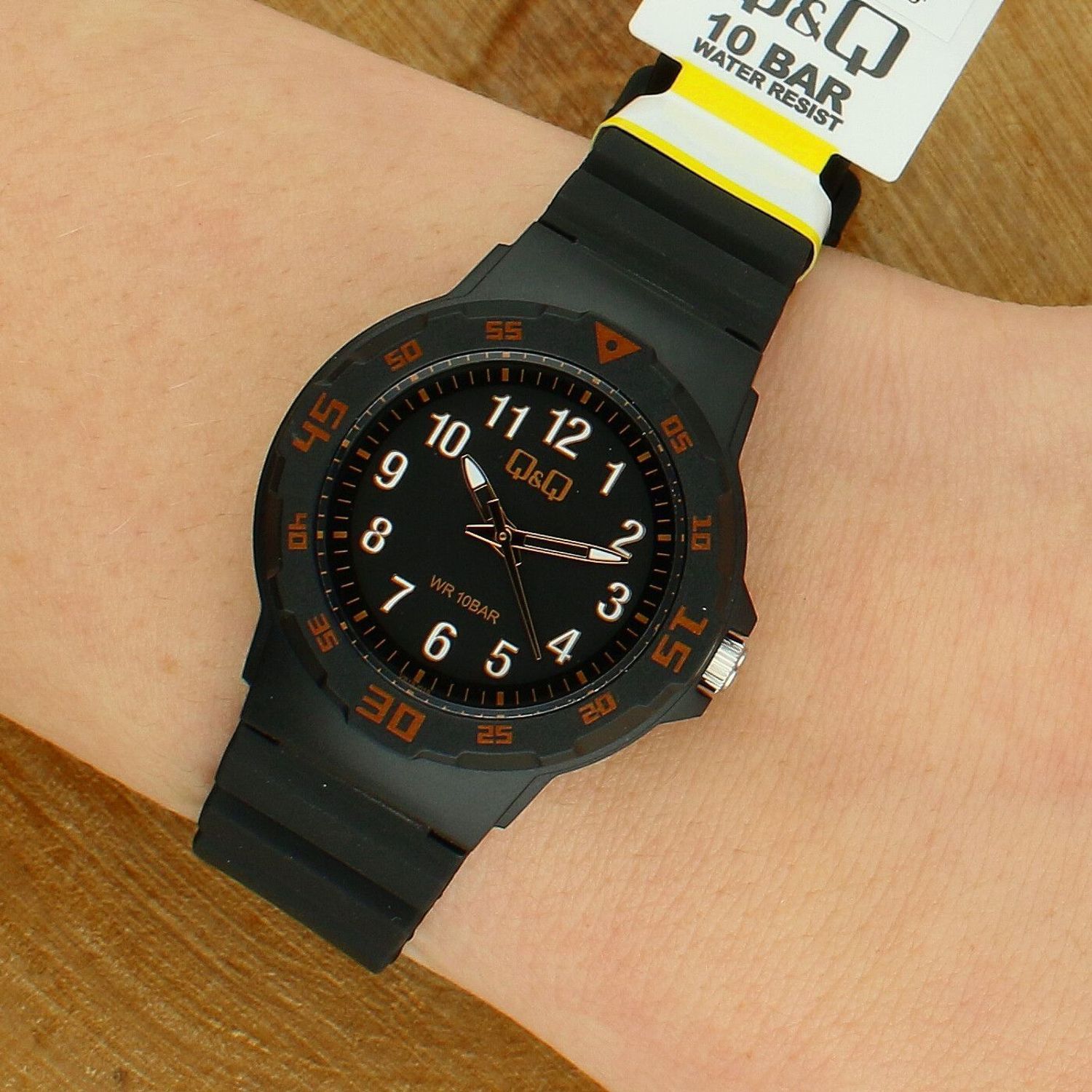 Zegarek dziecięcy Q&Q VR19-019 kwarcowy 10ATM czarny.jpg