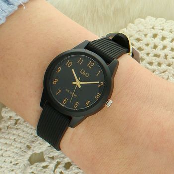 Zegarek dziecięcy Q&Q VS13-009  Czarna tarcza  Wodoodporny 10 BAR  Kwarcowy (4).jpg