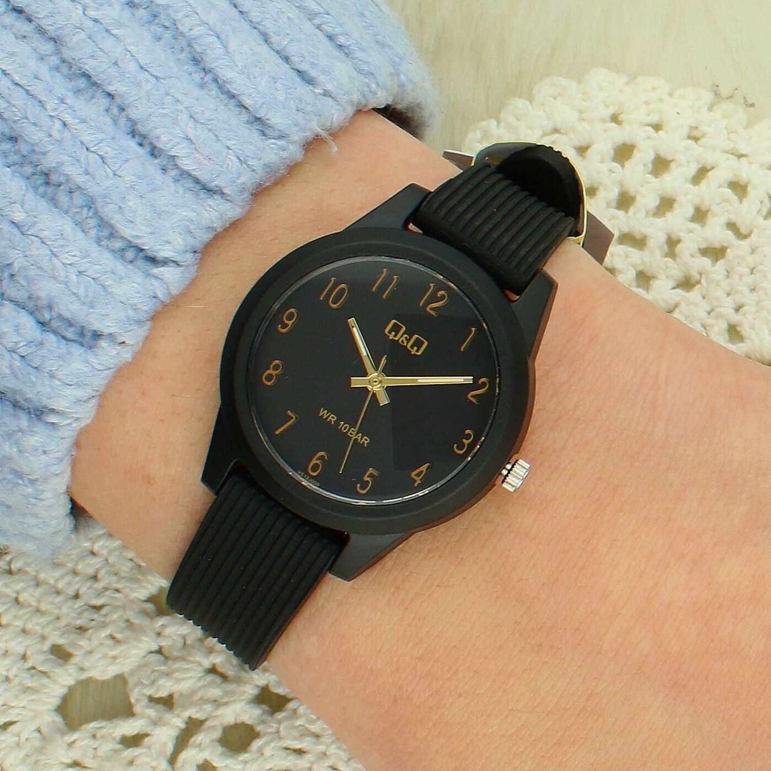 Zegarek dziecięcy Q&Q VS13-009  Czarna tarcza  Wodoodporny 10 BAR  Kwarcowy (2).jpg