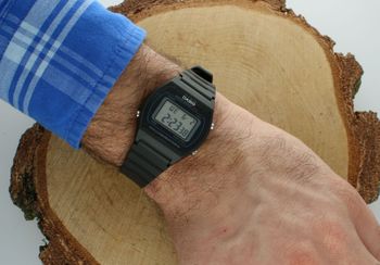 Zegarek Casio VINTAGE Black W-202-1AVEF 🕦 to model, który łączy w sobie klasyczny design z nowoczesną technologią. Ten 🕦 jest idealny dla osób, które cenią sobie prostotę, funkcjonalność i styl retro. 🕦2.jpg