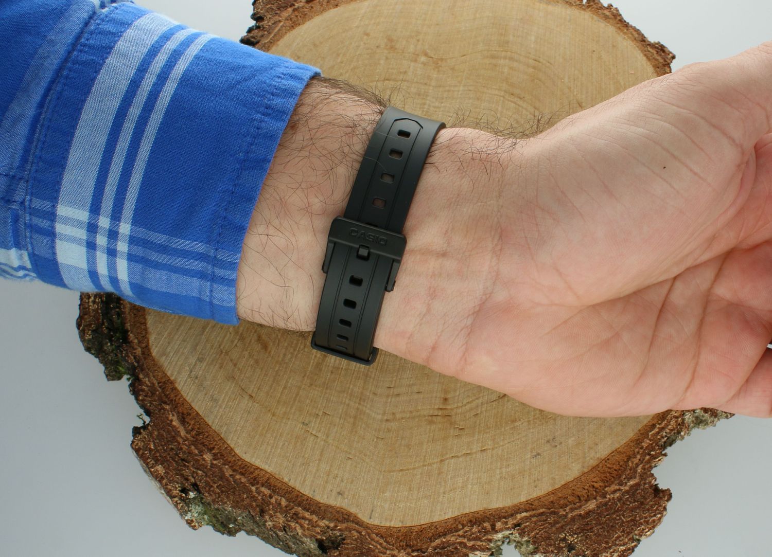 Zegarek Casio VINTAGE Black W-202-1AVEF 🕦 to model, który łączy w sobie klasyczny design z nowoczesną technologią. Ten 🕦 jest idealny dla osób, które cenią sobie prostotę, funkcjonalność i styl retro. 🕦1.webp