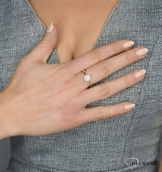 Pierścionek zaręczynowy złoty DIAMENT 585 diament 1,01 ct to piękny złoty pierścionek na zaręczyny, który spodoba się każdej kobiecie. Wybranka Twojego serca doceni wielki brylant w oprawie z białego  (1).JPG