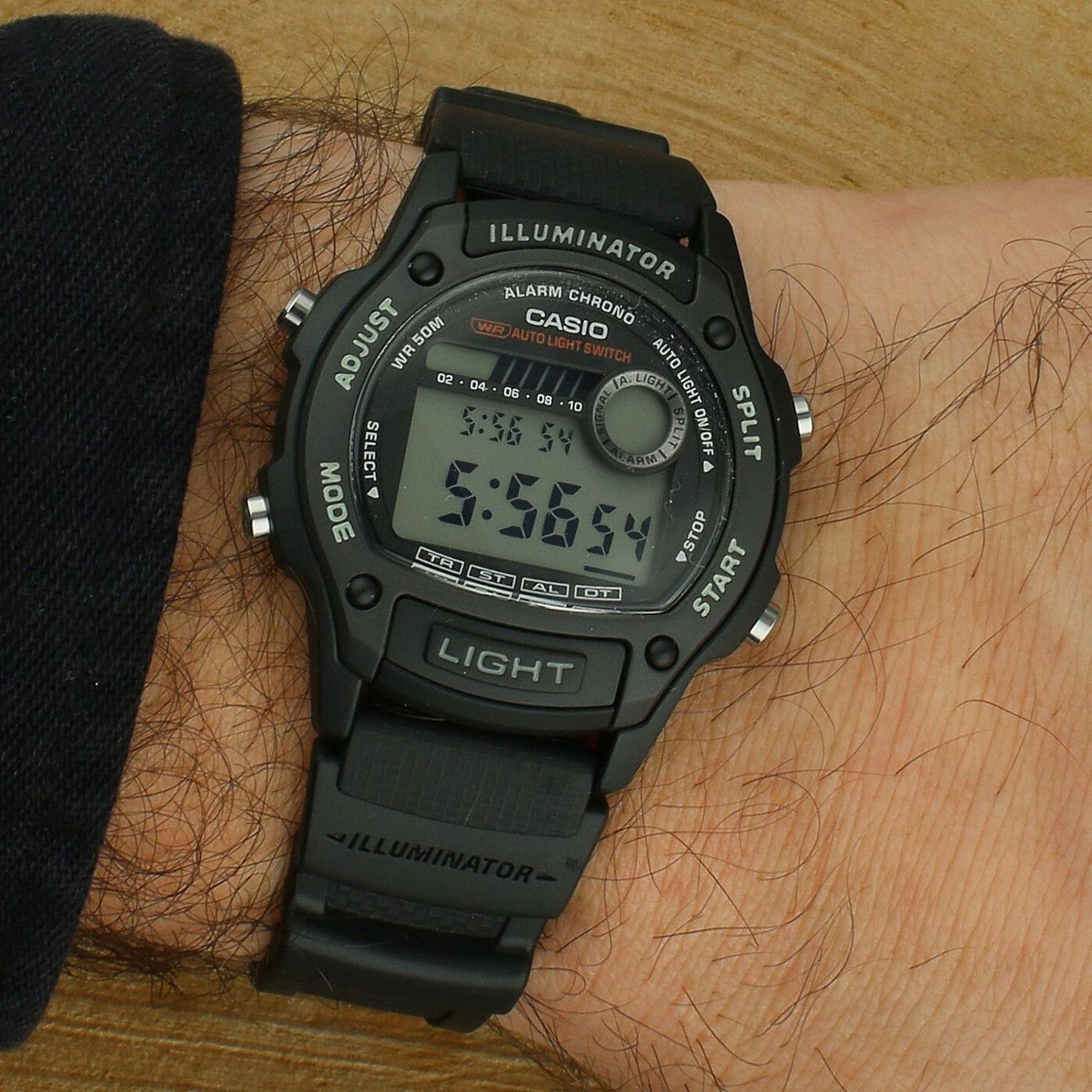 Zegarek męski Casio W-220H-1AVEF – cyfrowy, sportowy, wodoodporny 50M.jpg