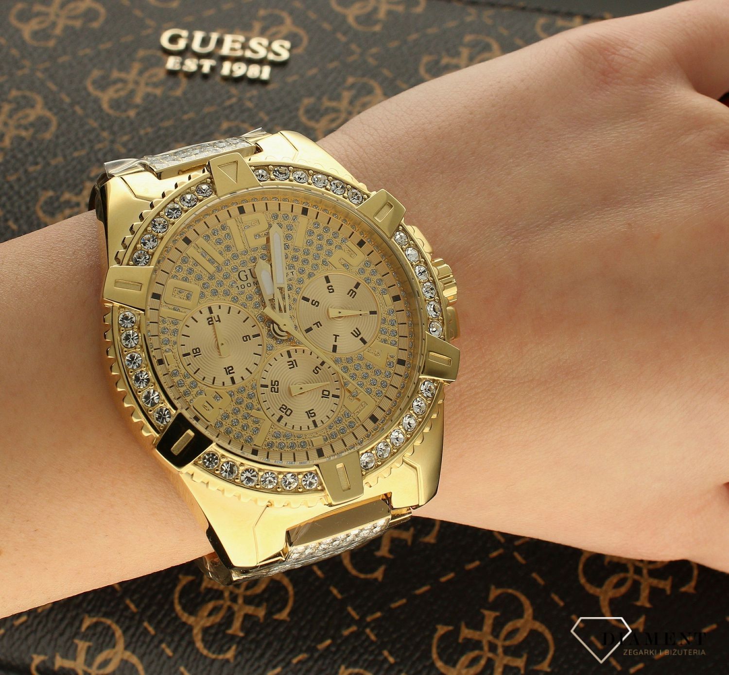 Męski zegarek Frontier W0799G2 w złotej kolorystyce to propozycja dla wszystkich tych, którzy nie chcą pozostać.jpg