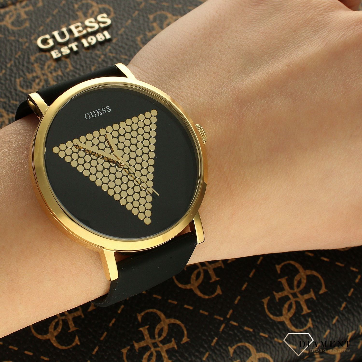 Zegarek męski GUESS Imprint W1161G1 ⇒ Kupuj w autoryzowanym sklepie. Męski zegarek Guess Imprint W1161G1 to nowoczesny model z paskiem w czarnym kolorze i złotą tarczą, w sportowo-eleganckim stylu. Zapraszamy.jpg