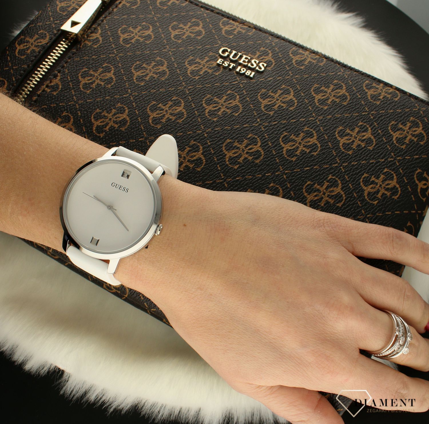 Zegarek Guess Nova 'Królowa Guess Diament' W1210L1 (1).jpg