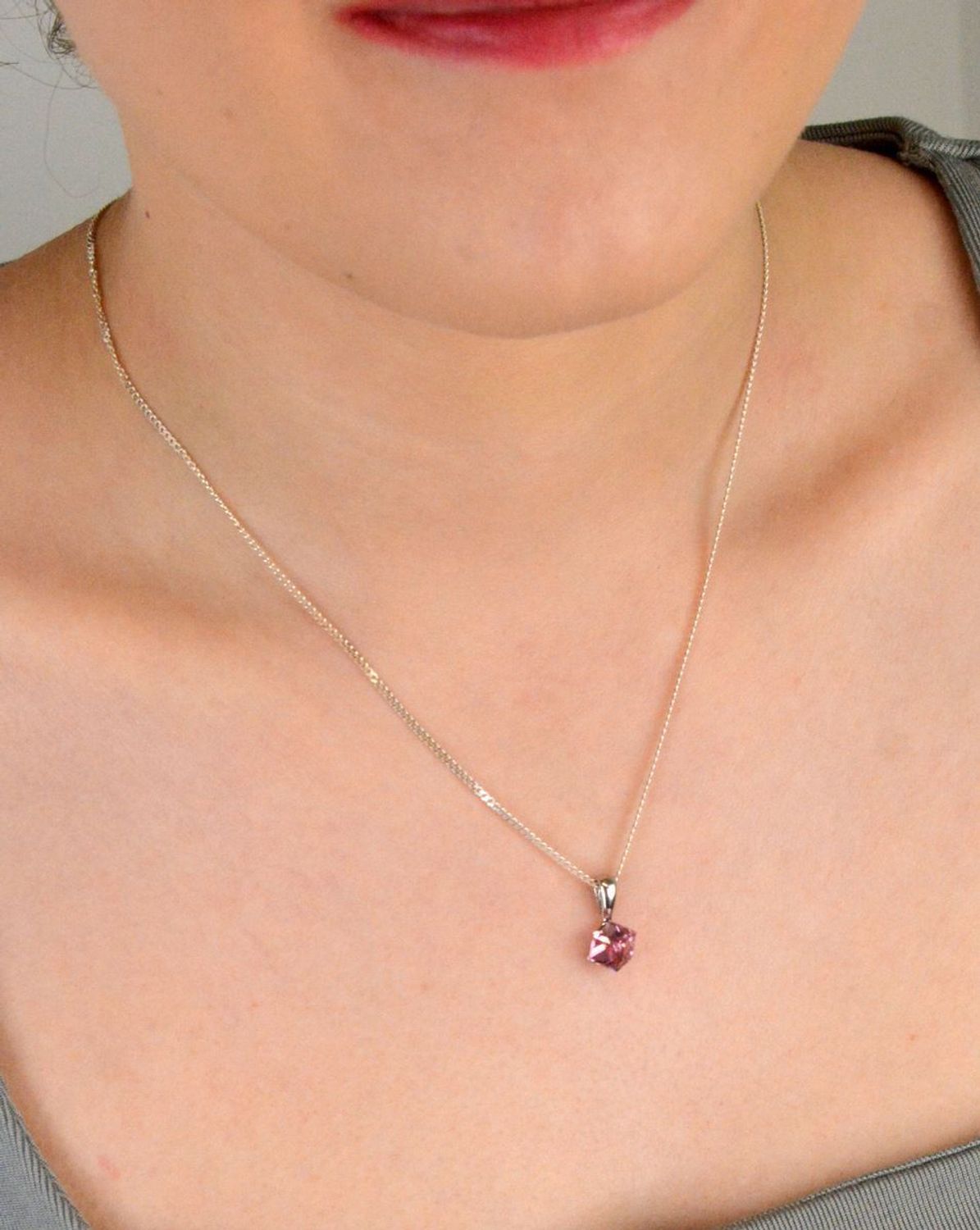 Srebrny wisiorek Swarovski Cube Small Różowy Kryształ WJ48416LR.jpg