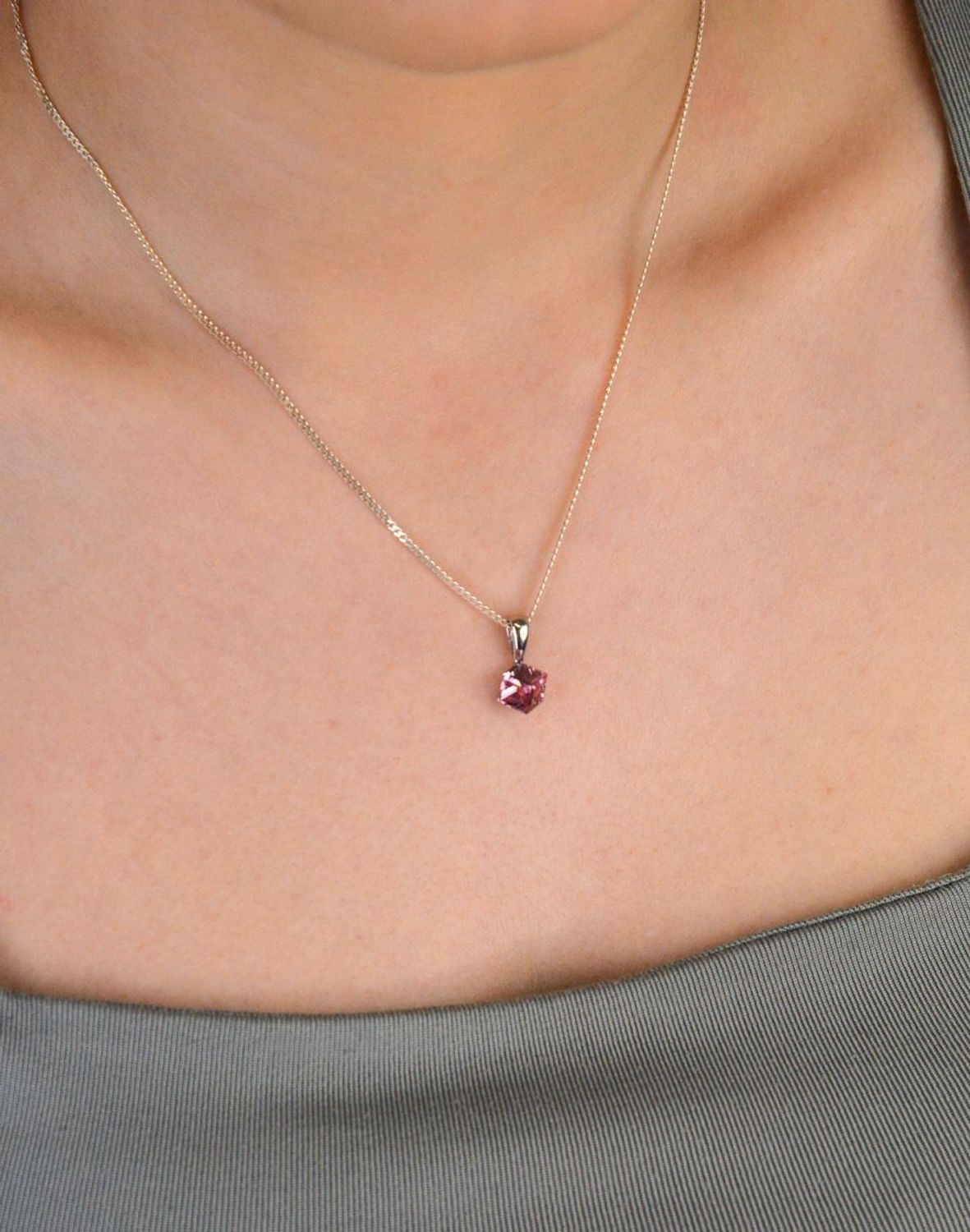 Srebrny wisiorek Swarovski Cube Small Różowy Kryształ WJ48416LR.jpg