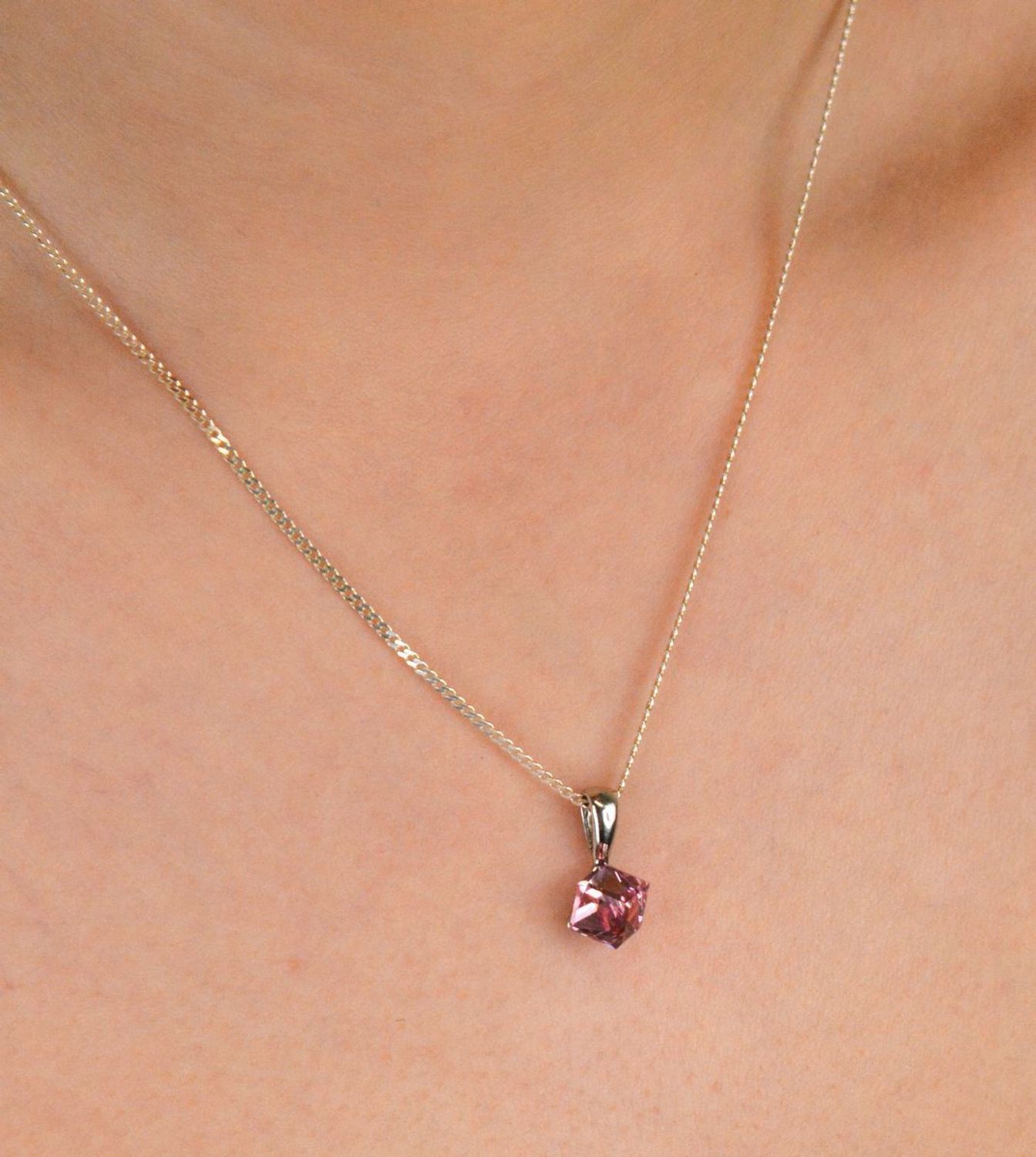 Srebrny wisiorek Swarovski Cube Small Różowy Kryształ WJ48416LR.jpg