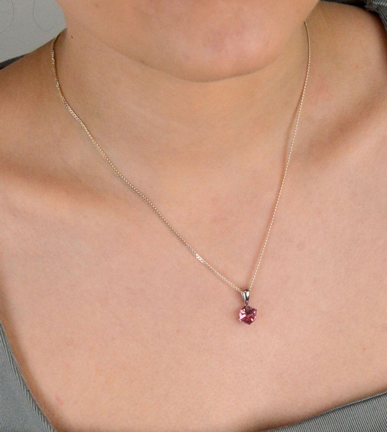 Srebrny wisiorek Swarovski Cube Small Różowy Kryształ WJ48416LR.jpg