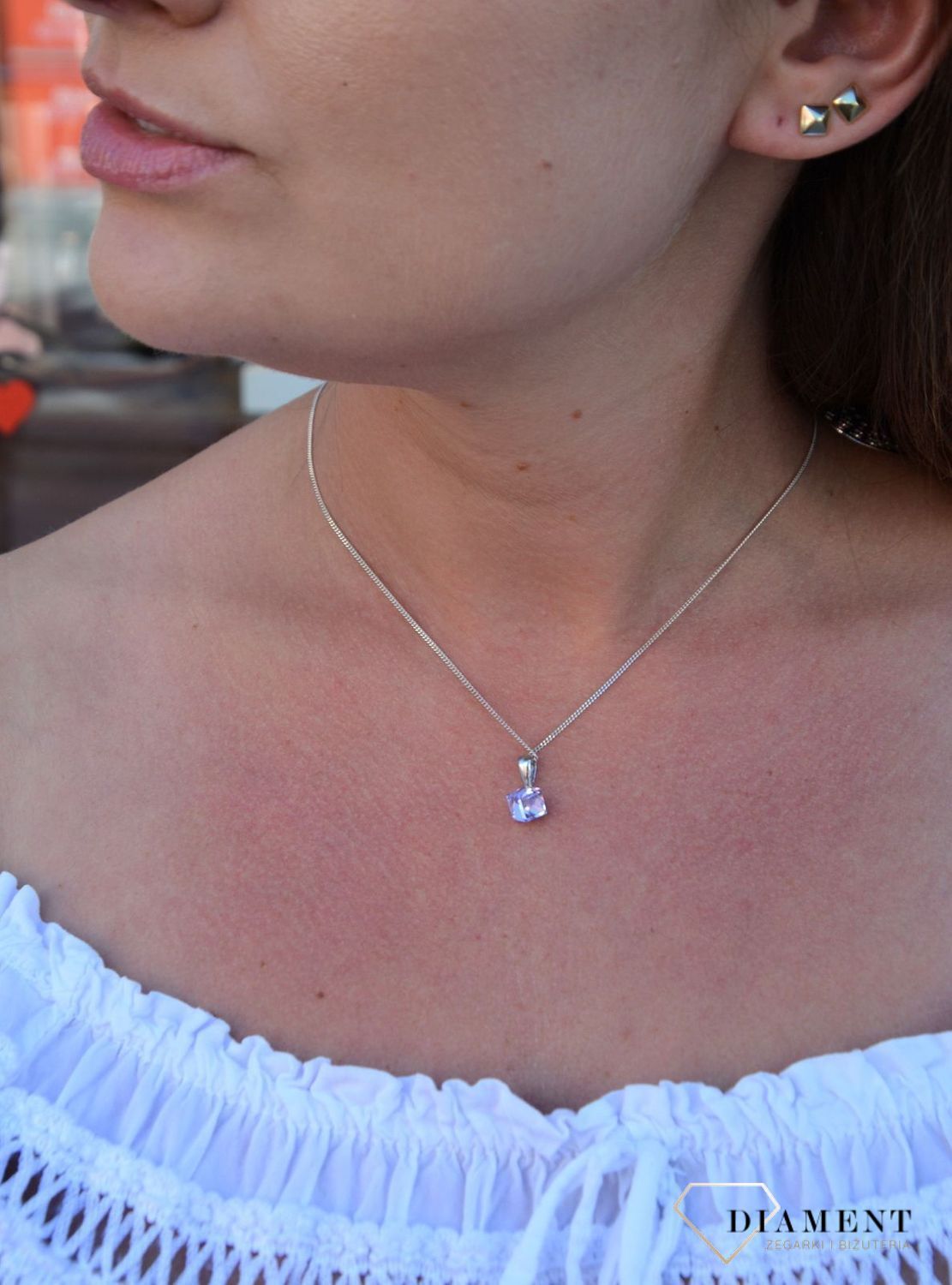 fioletowa zawieszka Swarovski. Swarovski Cube Small, zawieszka WJ48416VM, zawieszka z kryształem.jpg