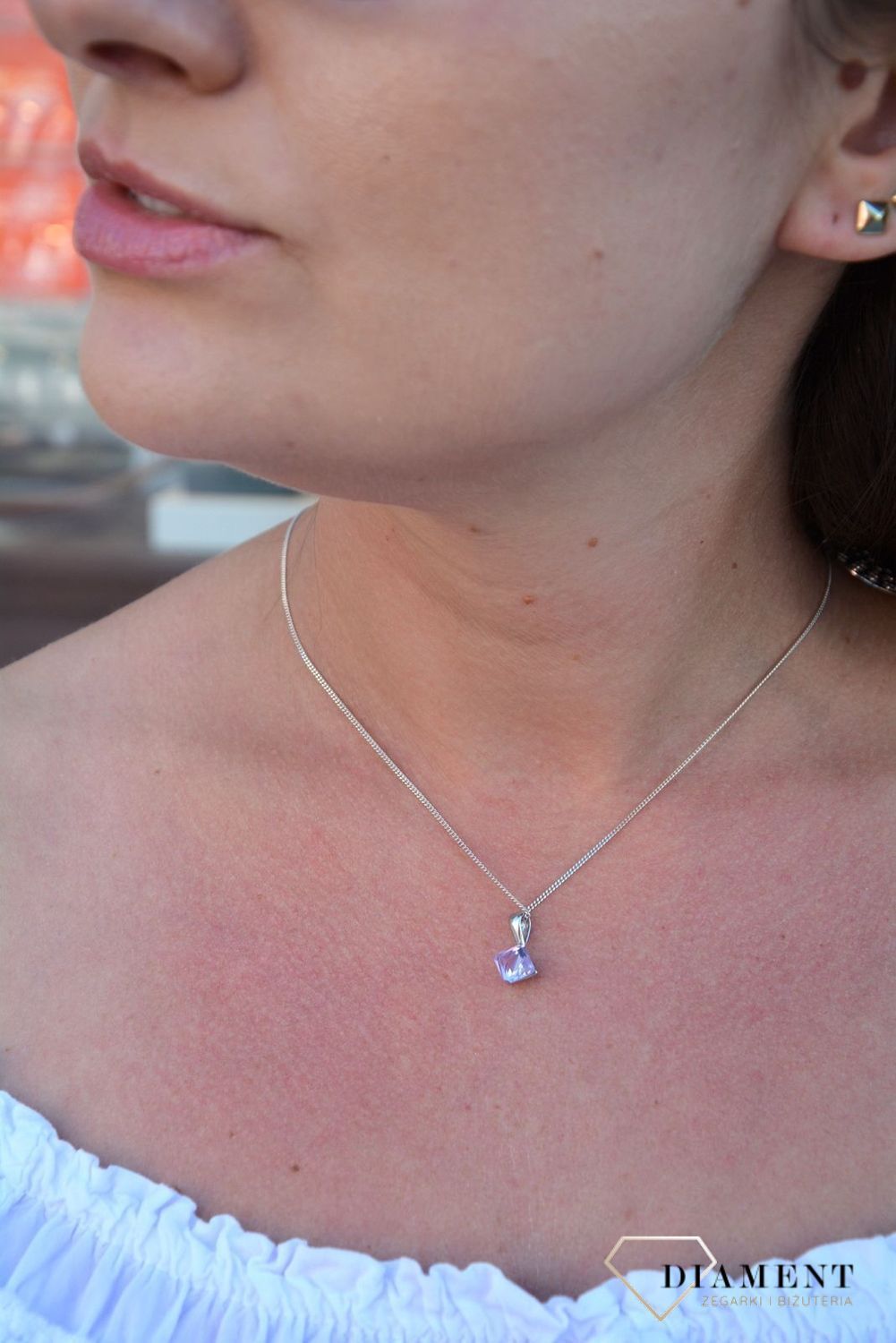 fioletowa zawieszka Swarovski. Swarovski Cube Small, zawieszka WJ48416VM, zawieszka z kryształem.jpg