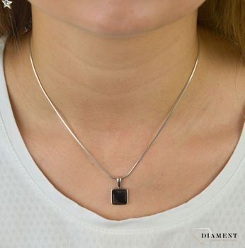 Zawieszka srebrna kryształ Swarovski Elements WJ4854J. Zawieszka czarny kryształ. Będzie doskonałym prezentem dla kobiety gustującej w eleganckich dodatkach. Naszyjnik z czarnym oczkiem (1 (3).JPG