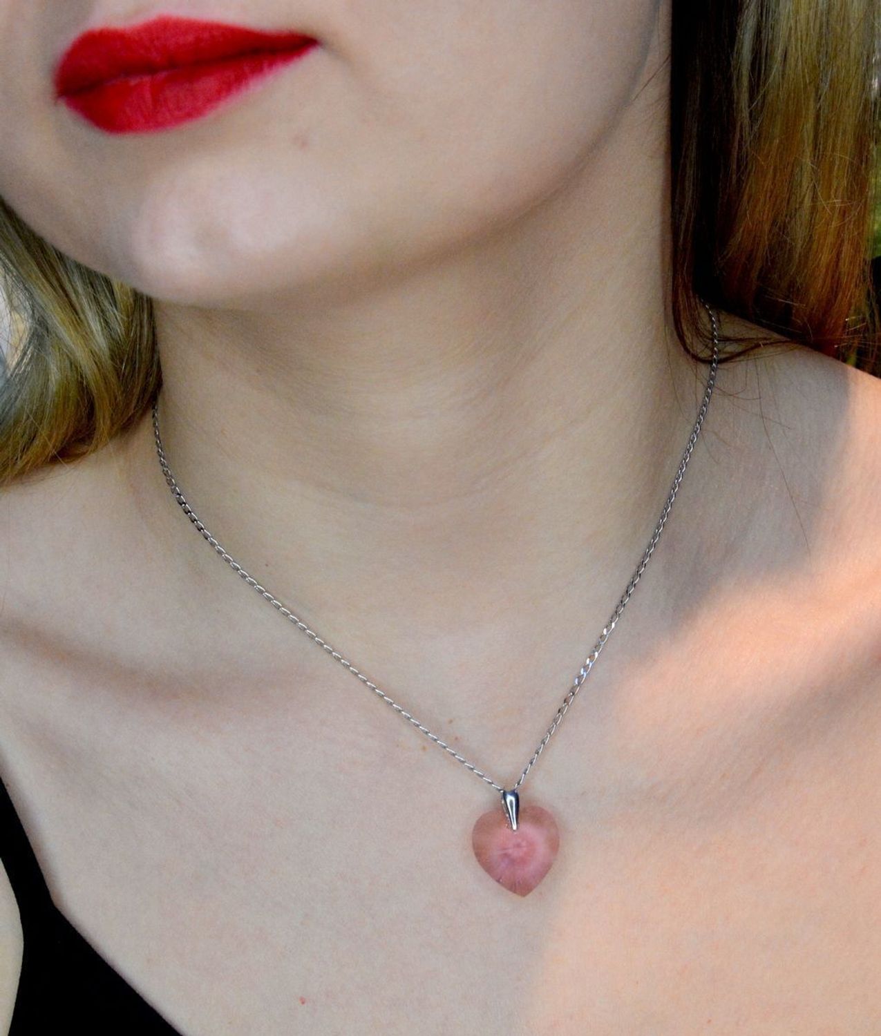 Srebrna zawieszka w kształcie serca z Kryształkami Swarovski WO620218LR. Zawieszka serduszko dla kobiety. Zawieszka na prezent. Różowe błyszczące serduszko. Biżuteria spark. Biżuteria z kryształem..jpg