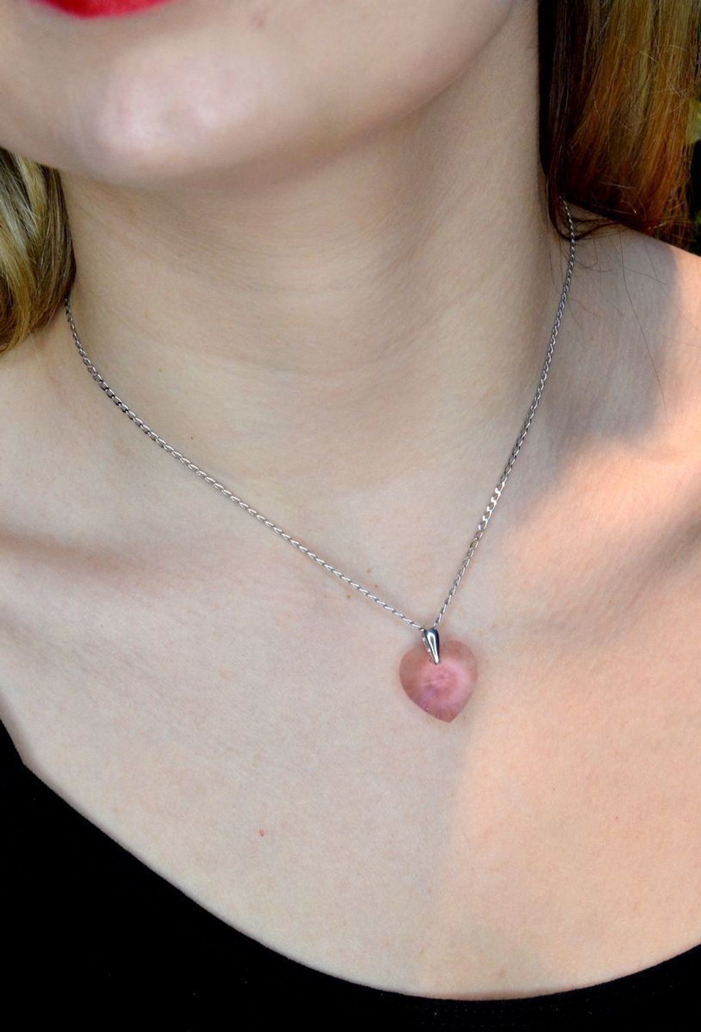 Srebrna zawieszka w kształcie serca z Kryształkami Swarovski WO620218LR. Zawieszka serduszko dla kobiety. Zawieszka na prezent. Różowe błyszczące serduszko. Biżuteria spark. Biżuteria z kryształem..jpg