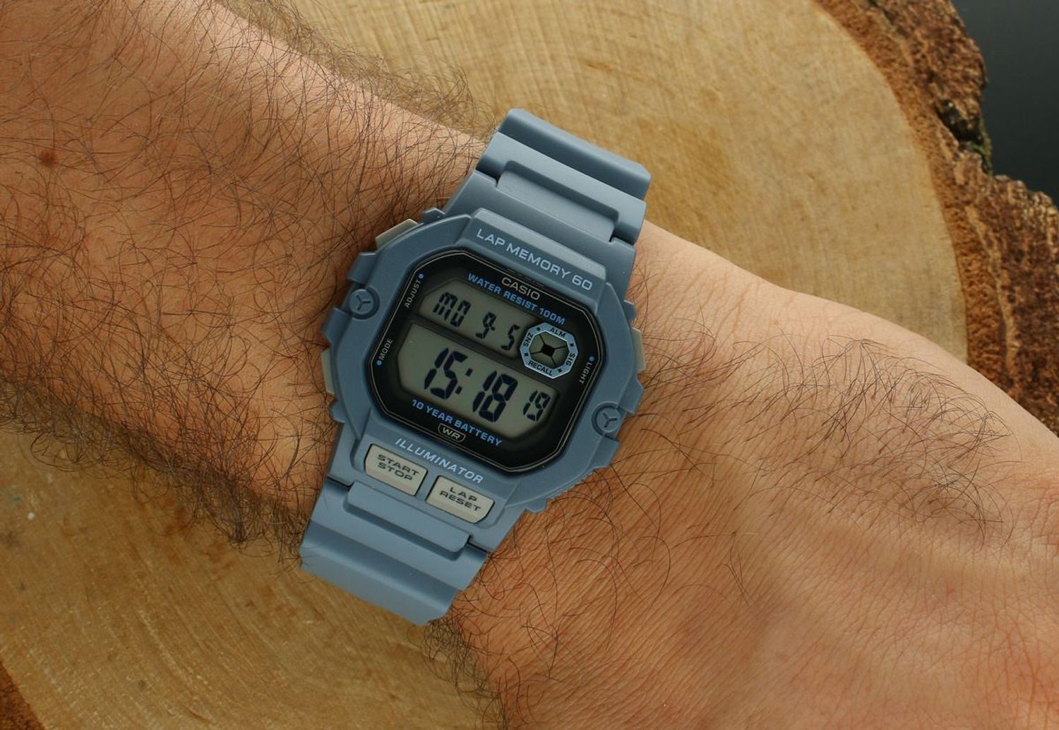 Casio WS-1400H-2AVEF – cyfrowy zegarek sportowy z 10-letnią baterią, stoperem 100h, 3 alarmami i timerem. Wodoszczelny 100M, odporny na wstrząsy, z funkcją mute i podświetleniem LED. Idealny do 1.jpg