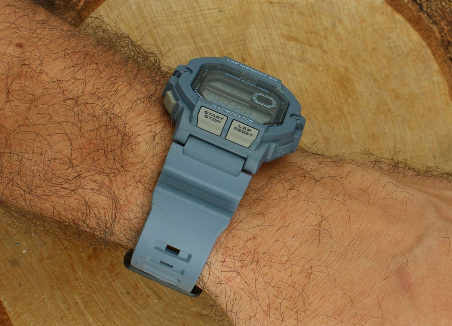 Casio WS-1400H-2AVEF – cyfrowy zegarek sportowy z 10-letnią baterią, stoperem 100h, 3 alarmami i timerem. Wodoszczelny 100M, odporny na wstrząsy, z funkcją mute i podświetleniem LED. Idealny do 1.jpg