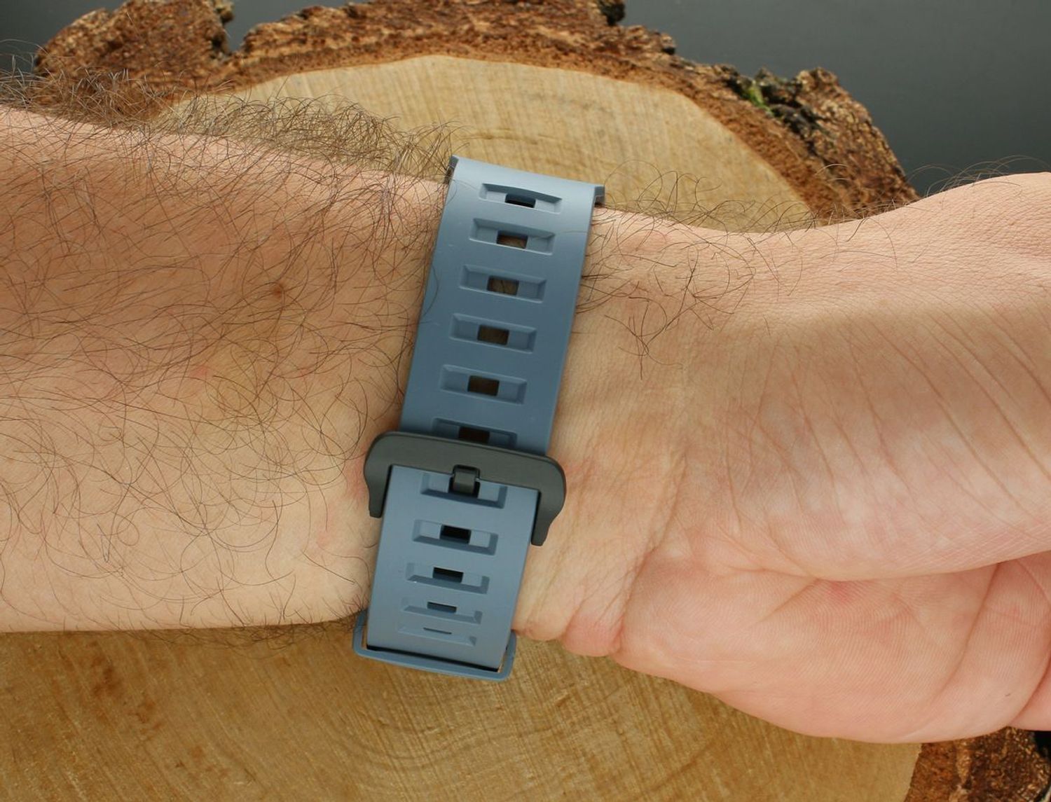 Casio WS-1400H-2AVEF – cyfrowy zegarek sportowy z 10-letnią baterią, stoperem 100h, 3 alarmami i timerem. Wodoszczelny 100M, odporny na wstrząsy, z funkcją mute i podświetleniem LED. Idealny do 1.jpg