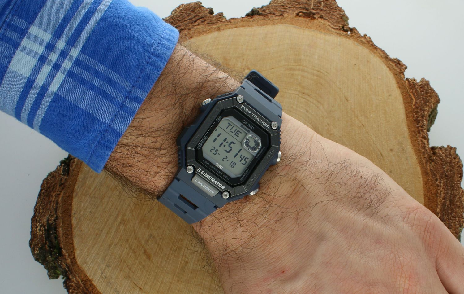 Casio Sport Steptracker Bluetooth WS-B1000-2AVEF wyposażony jest w kwarcowy mechanizm, zasilany za pomocą baterii. Posiada bardzo wysoką dokładność mierzenia czasu +- 10 sekund w przeciągu 30 dni.1.webp