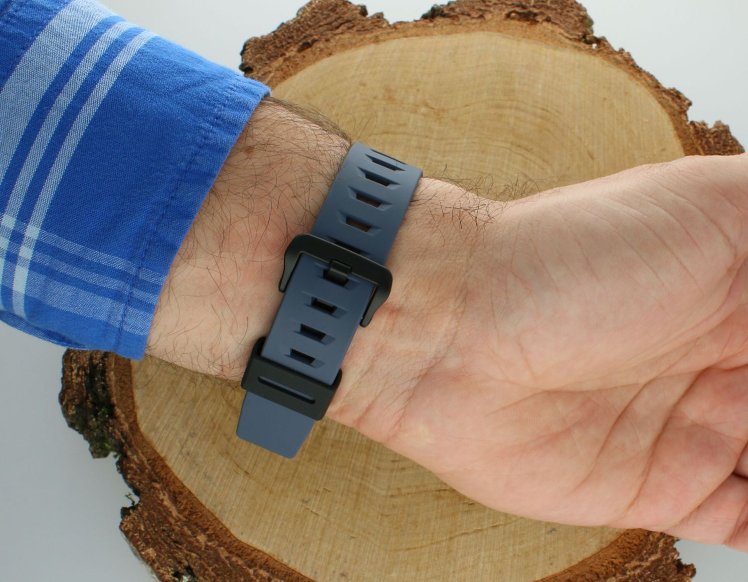 Casio Sport Steptracker Bluetooth WS-B1000-2AVEF wyposażony jest w kwarcowy mechanizm, zasilany za pomocą baterii. Posiada bardzo wysoką dokładność mierzenia czasu +- 10 sekund w przeciągu 30 dni.1.webp