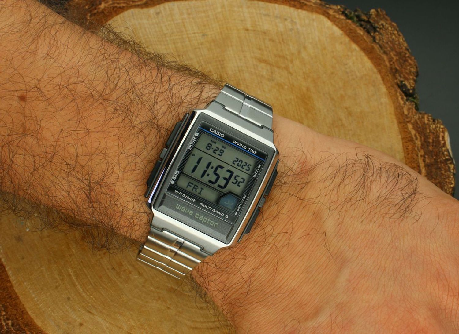 Zegarek Casio WV-59RD-1AEF z cyfrowym wyświetlaczem, mechanizmem kwarcowym i funkcją zegara światowego. Podświetlenie Illuminator, alarm, stoper, timer i trwała stalowa bransoleta.1.jpg