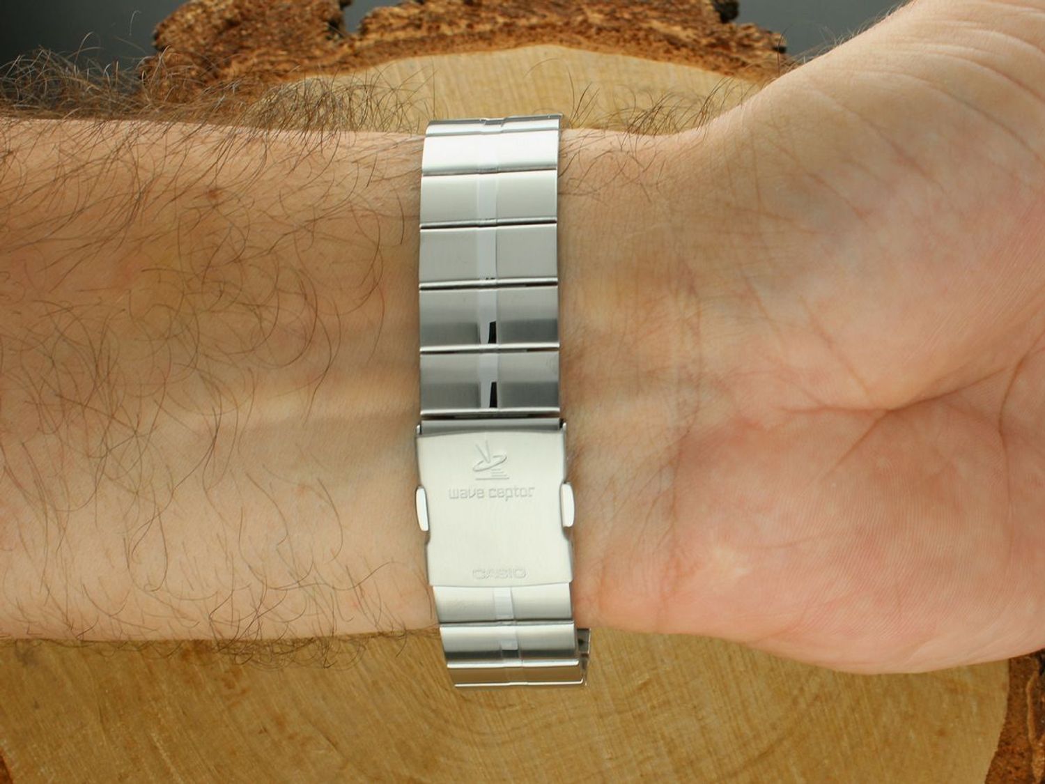 Zegarek Casio WV-59RD-1AEF z cyfrowym wyświetlaczem, mechanizmem kwarcowym i funkcją zegara światowego. Podświetlenie Illuminator, alarm, stoper, timer i trwała stalowa bransoleta.1.jpg