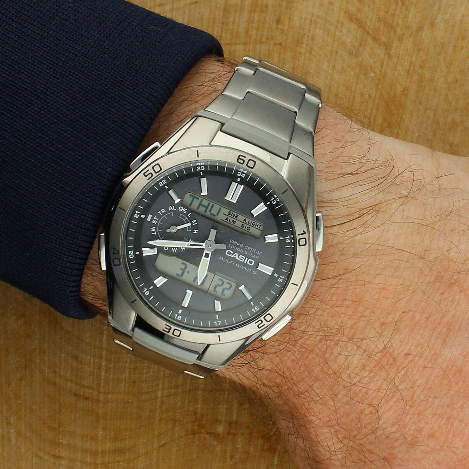 Casio WVA-M650TD-1AER Wave Ceptor - zegarek solarny radiowy tytanowy 100M.jpg