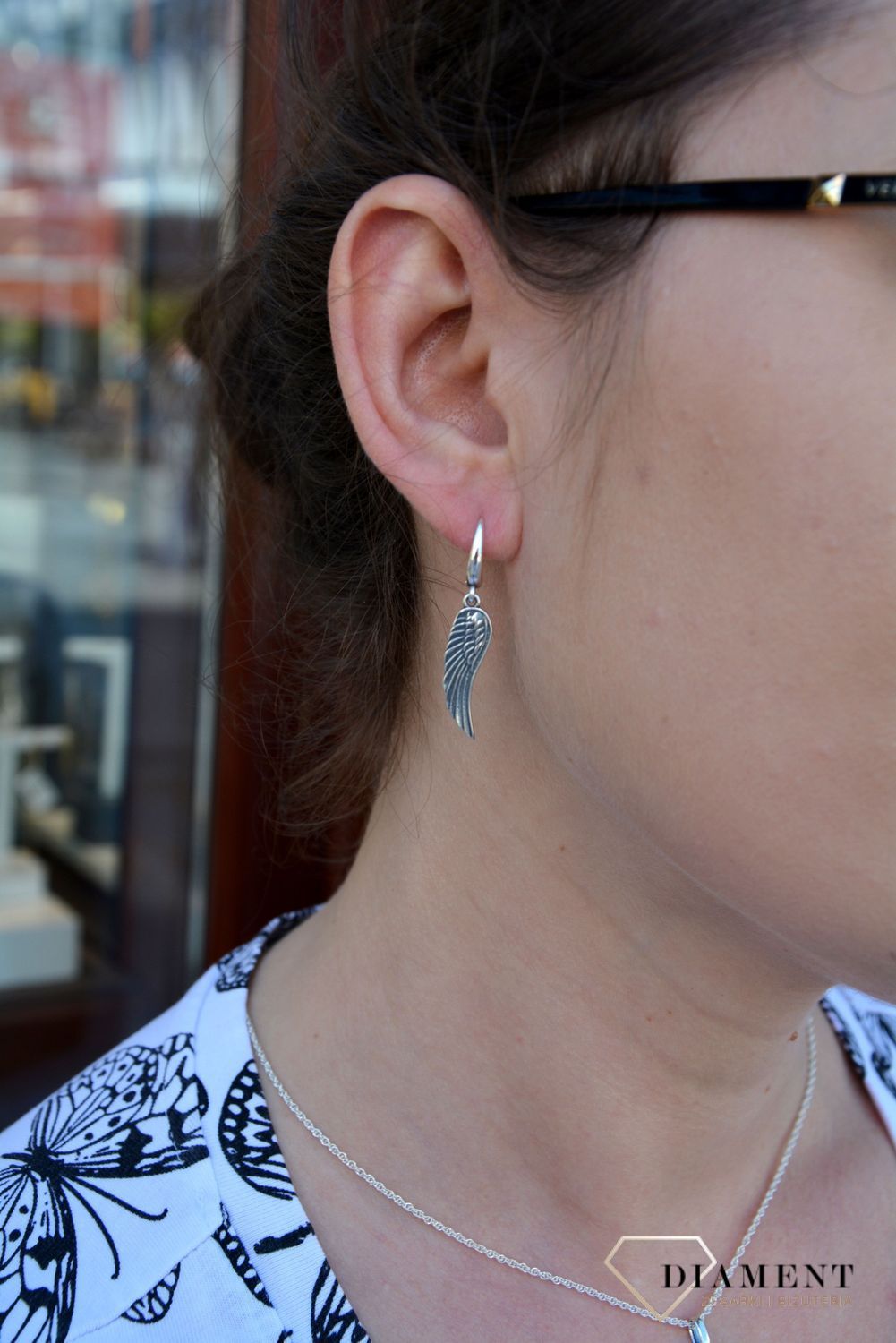 Kolczyki srebrne oksydowane z motywem skrzydła. Kolczyki to idealny pomysł na prezent dla kobiety. Kolczyki srebrne ze srebra próby 925. Zapraszamy!.jpg