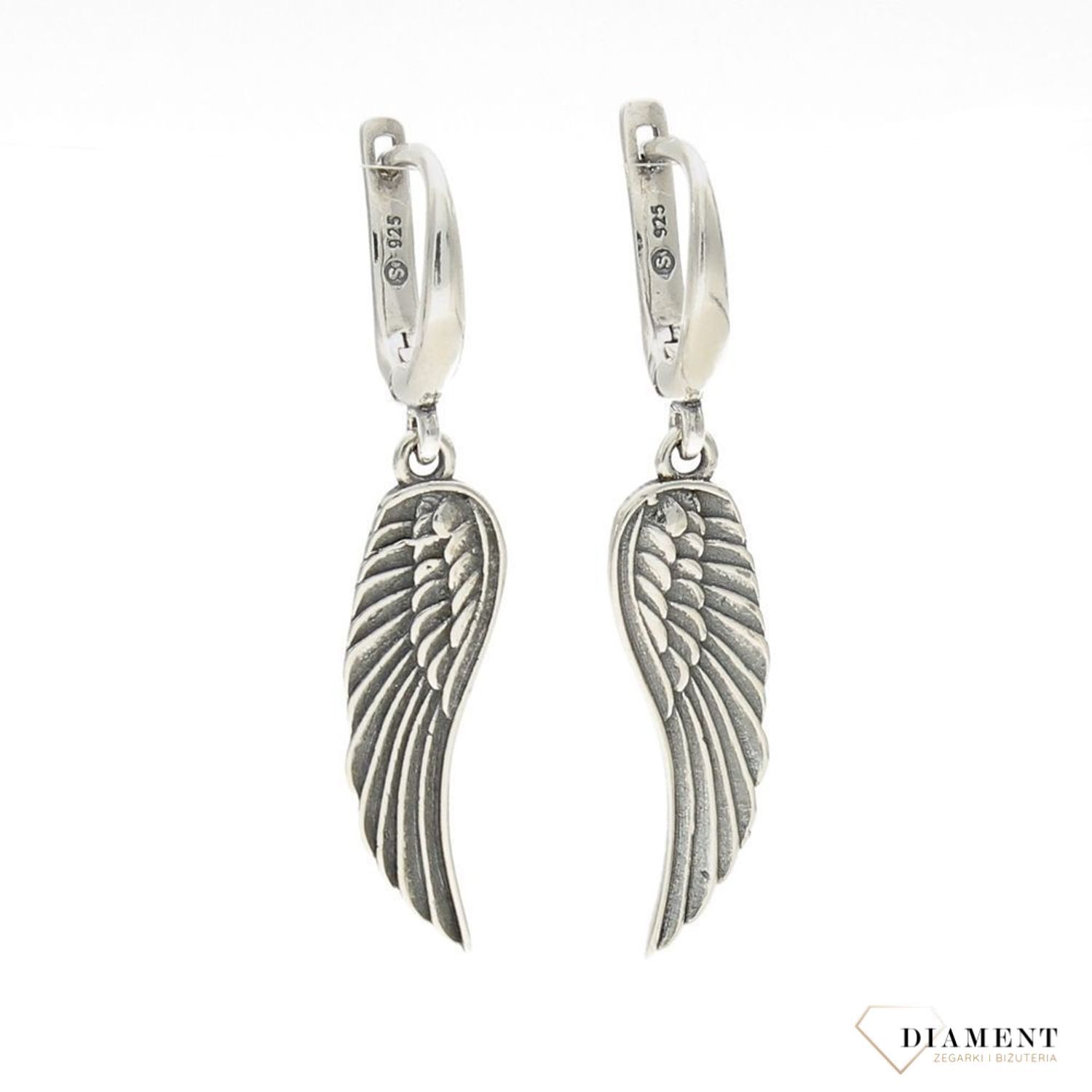 Kolczyki srebrne oksydowane z motywem skrzydła. Kolczyki to idealny pomysł na prezent dla kobiety. Kolczyki srebrne ze srebra próby 925. Zapraszamy!.jpg