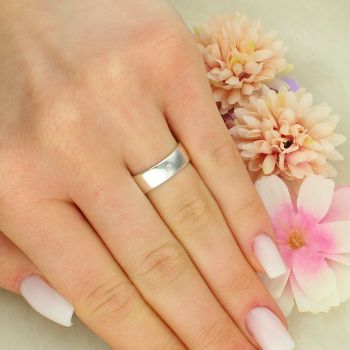 Szeroki pierścionek srebrny damski Freedom AG 925 – nowoczesny design tył.jpg