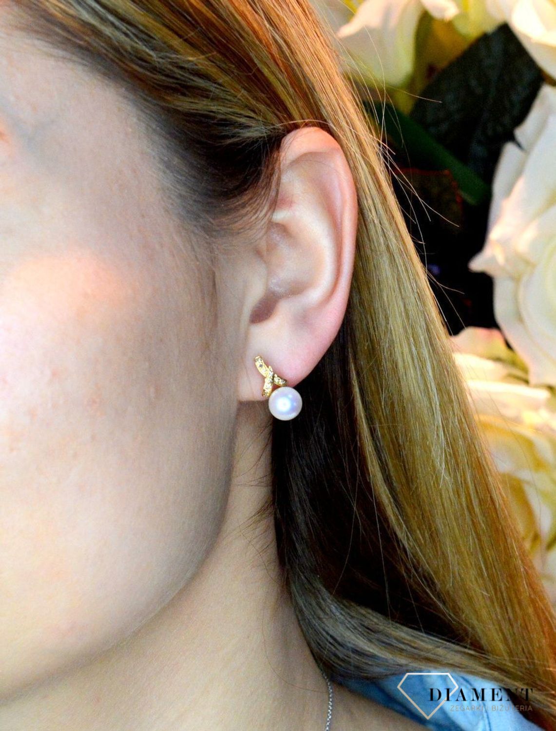 Złote kolczyki perła AKOYA przy uchu Diament 'Wstążka z perłą' WŁ-82009.jpg
