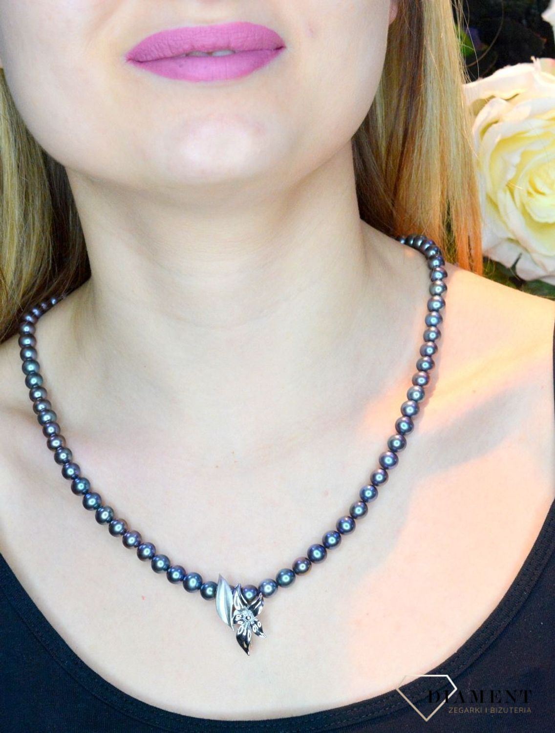 Naszyjnik damski z perłą słodkowodną fioletową WŁ-PS.06.7N08C.  Perła to jeden z najszlachetniejszych oraz najbardziej charakterystycznych klejnotów na ziemi.  Koraliki perłopławów są przetwarzane na masę perłową, z kolei nast.jpg
