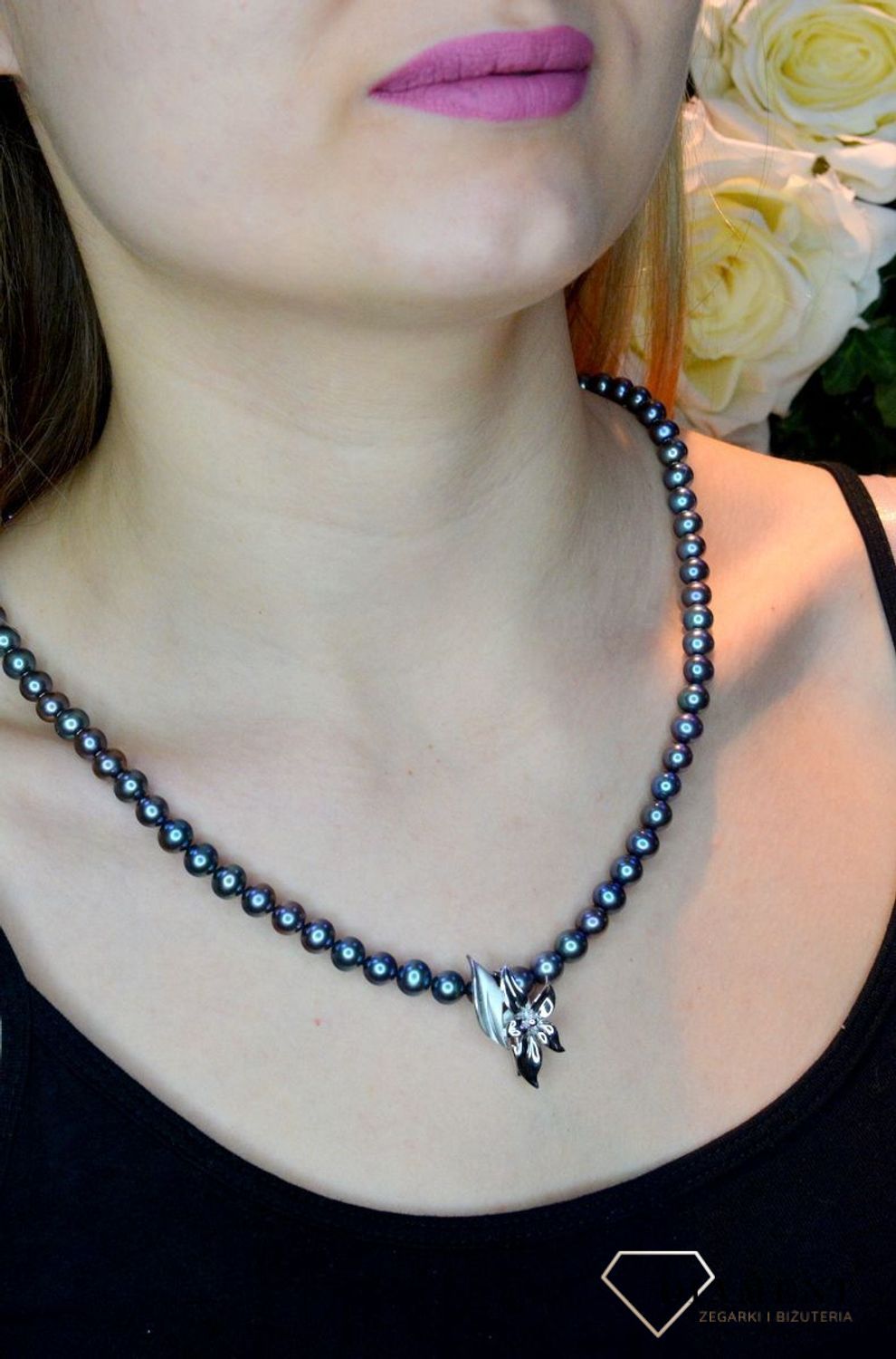 Naszyjnik damski z perłą słodkowodną fioletową WŁ-PS.06.7N08C.  Perła to jeden z najszlachetniejszych oraz najbardziej charakterystycznych klejnotów na ziemi.  Koraliki perłopławów są przetwarzane na masę perłową, z kolei nast.jpg