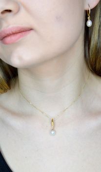 Złota zawieszka damska 585 Lśnienie perełki z diamentem 0,005 c Zawieszka HSI 0,005ct1 WŁ-Z38-07-0007  Biżuteria z kamieniami szlachetnymi, które swoim blaskiem zachwycą każdą kobietę (1).JPG