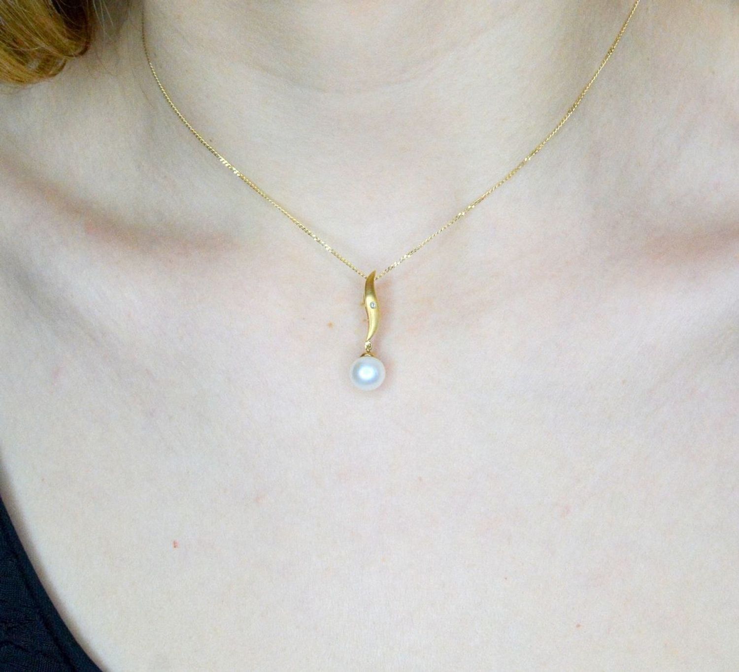 Złota zawieszka 585 Lśnienie perełki z diamentem Zawieszka HSI 0,005ct1 WŁ-Z38-07-0007  Biżuteria z kamieniami szlachetnymi, które swoim blaskiem zachwycą każdą kobietę. Biżuteria wyrażająca więcej niż słowa wykonana z 14 kara.jpg