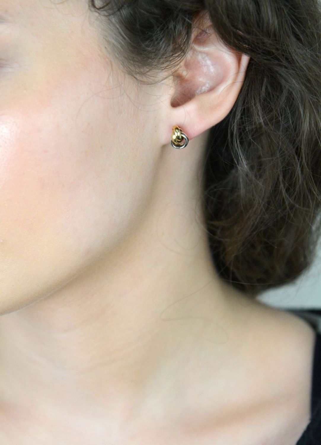 Kolczyki złote kółeczka skręcone pr 333, XFA8177 Stylowe i oryginalne złote kolczyki składające się z trzech skręconych kółeczek to doskonały wybór dla kobiet 1.jpg