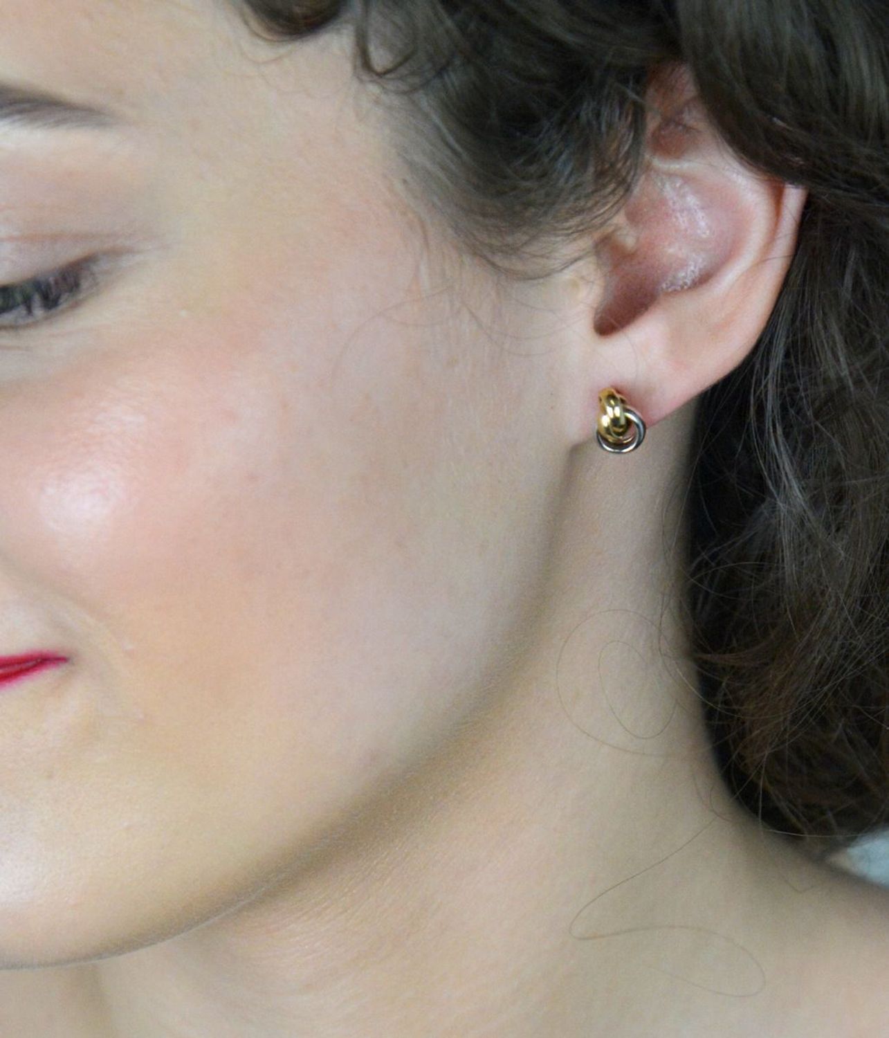 Kolczyki złote kółeczka skręcone pr 333, XFA8177 Stylowe i oryginalne złote kolczyki składające się z trzech skręconych kółeczek to doskonały wybór dla kobiet 1.jpg